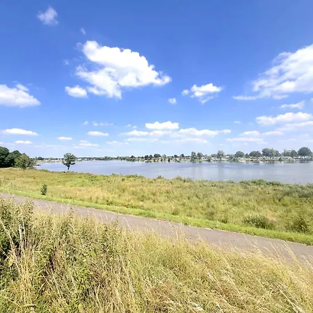 Apartment Waterkant Maasbommel