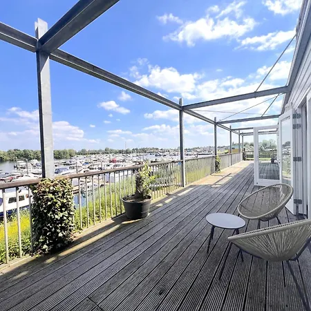 Waterkant Apartment Maasbommel