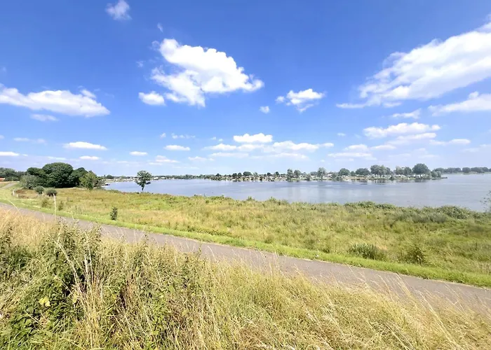 Apartment Waterkant Maasbommel