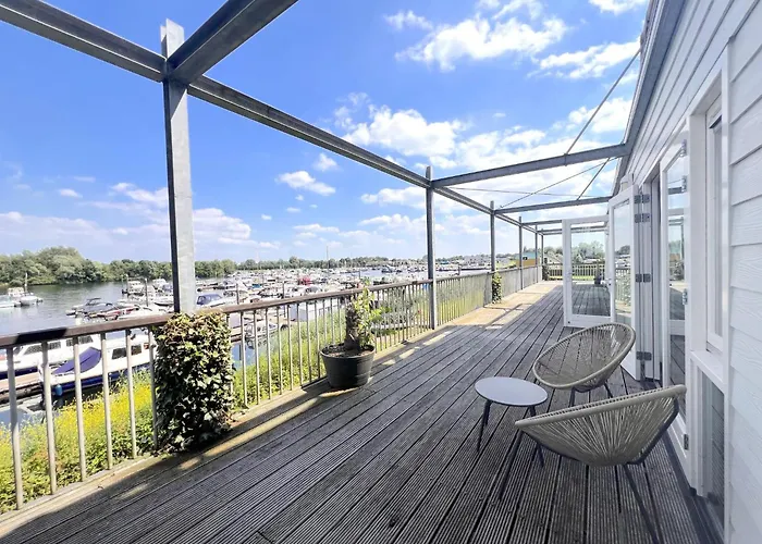 Waterkant Apartment Maasbommel